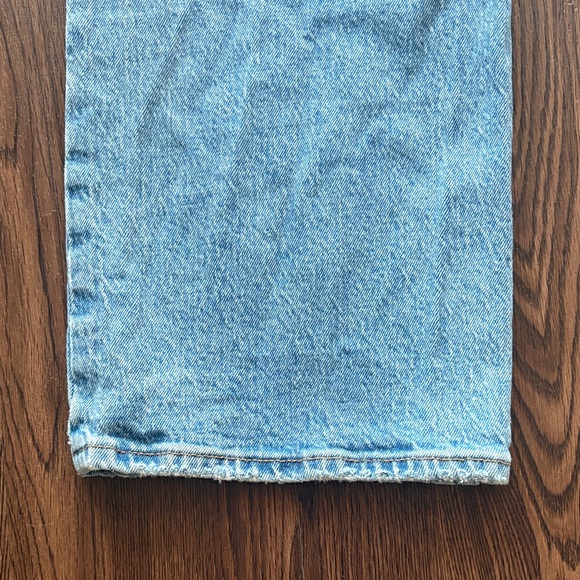 Abercrombie & Fitch Medium Blue 90s Relaxed High Rise Distressed Jeans - Picture 4 of 6